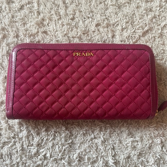 Prada Pink Quilted Wallet Luxurious Leather - Picture 1 of 7